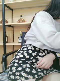 糖心Vlog 【新人推荐】巨乳女神牛仔裤露无毛骚穴自慰，呻吟不断
